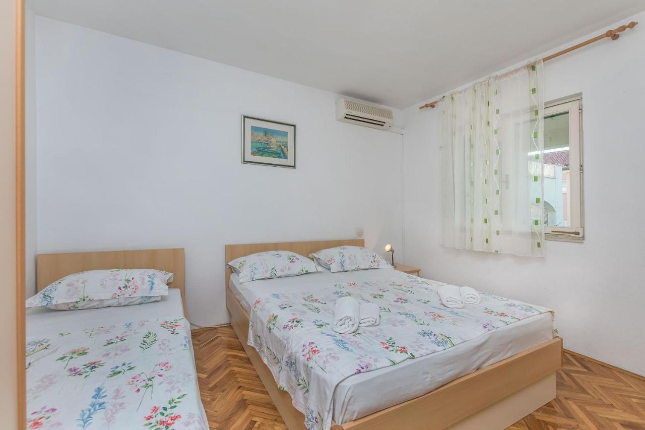 Apartments And Room Nevenka Makarska Eksteriør billede
