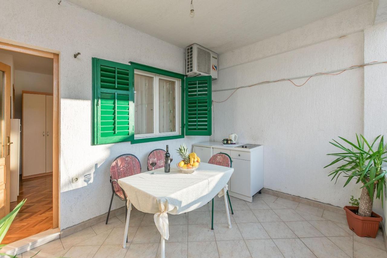 Apartments And Room Nevenka Makarska Eksteriør billede