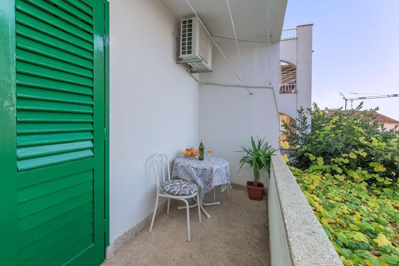 Apartments And Room Nevenka Makarska Eksteriør billede
