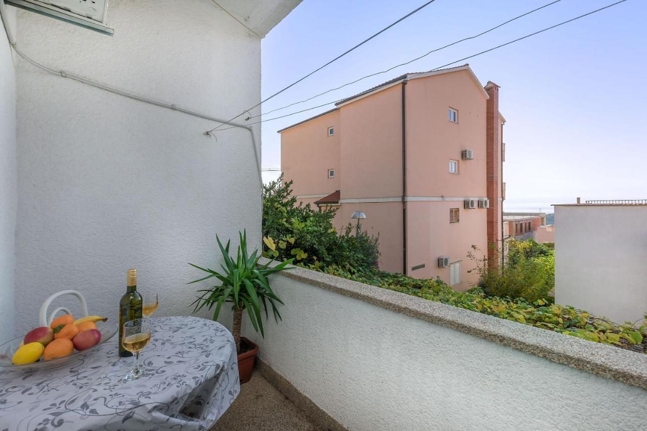 Apartments And Room Nevenka Makarska Eksteriør billede