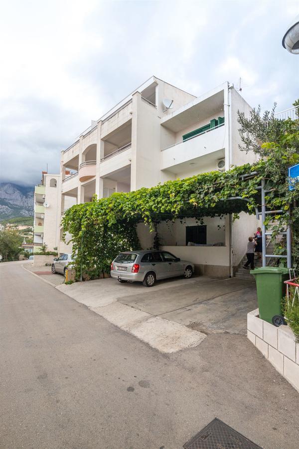 Apartments And Room Nevenka Makarska Eksteriør billede
