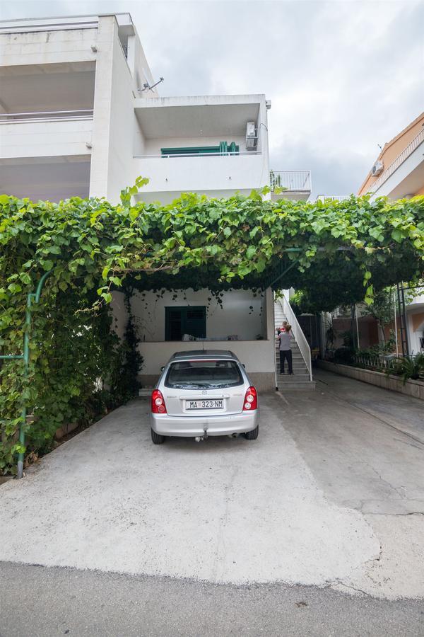 Apartments And Room Nevenka Makarska Eksteriør billede