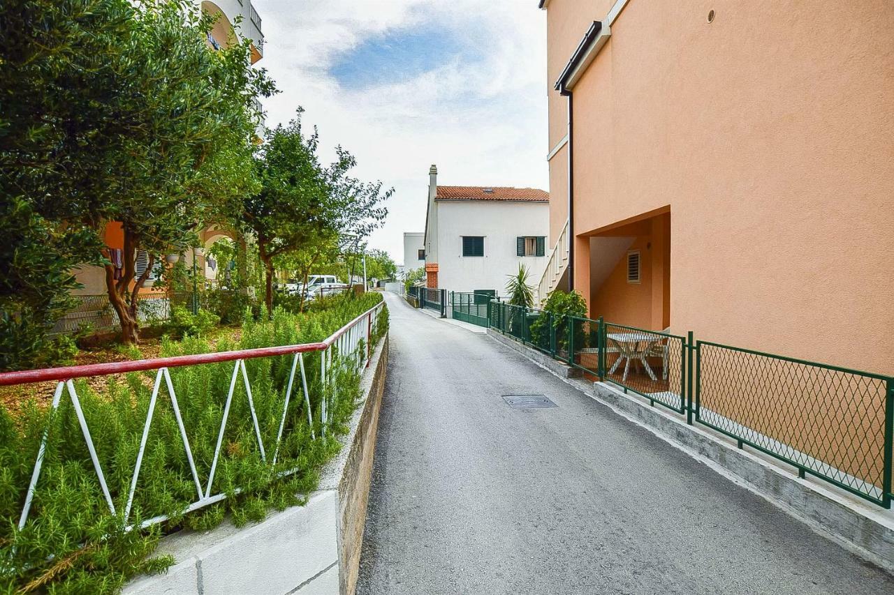 Apartments And Room Nevenka Makarska Eksteriør billede
