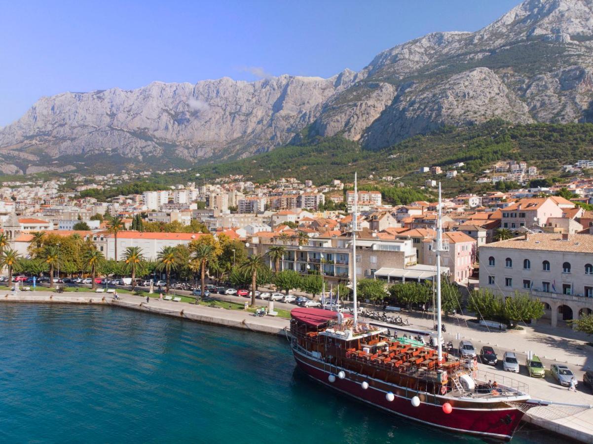 Apartments And Room Nevenka Makarska Eksteriør billede